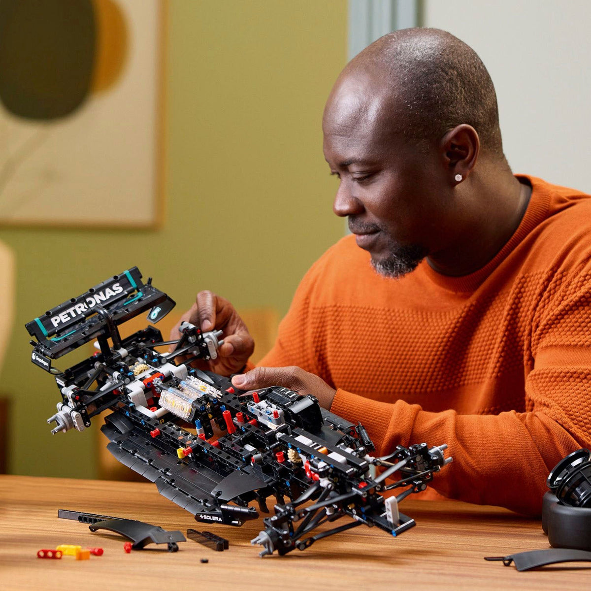 LEGO Technic 42171 detail van de voorzijde en de spoilers