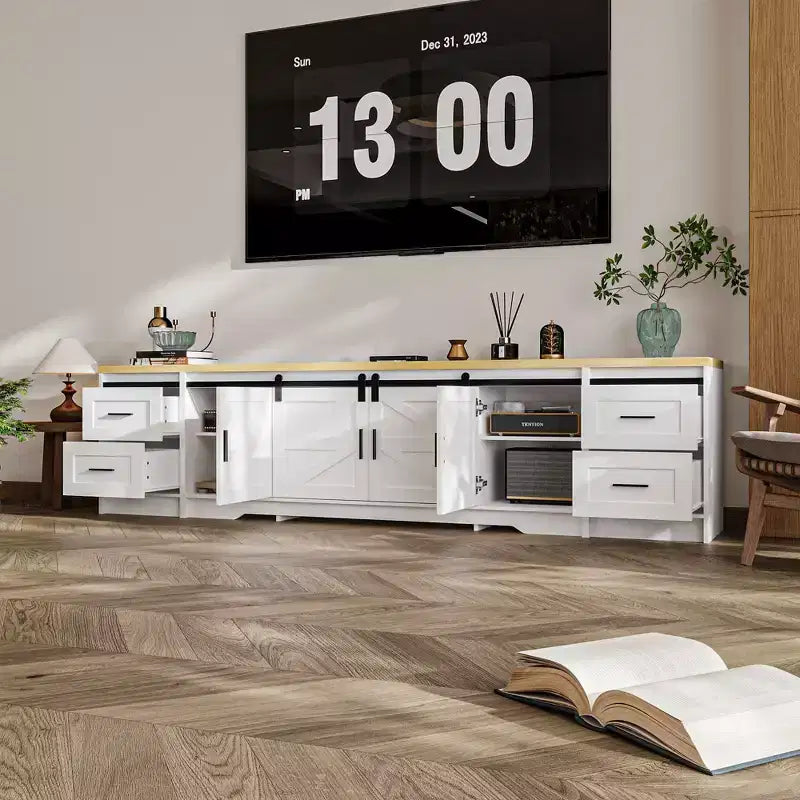 Meuble TV de style ferme moderne avec portes coulissantes à motif croix