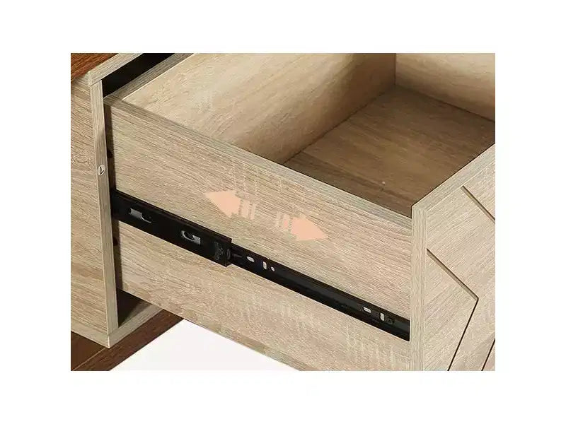 Table basse à motif en V placages noyer et chêne accents laiton
