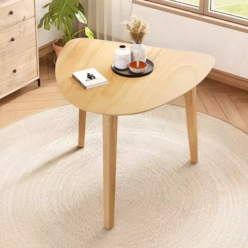 Table en bois triangulaire moderne