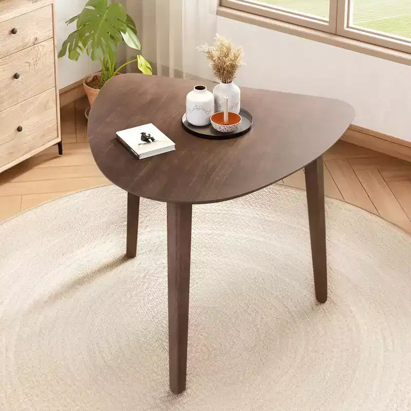 Table en bois triangulaire moderne