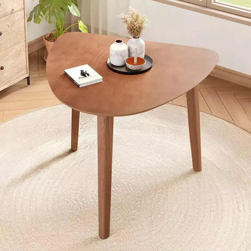 Table en bois triangulaire moderne