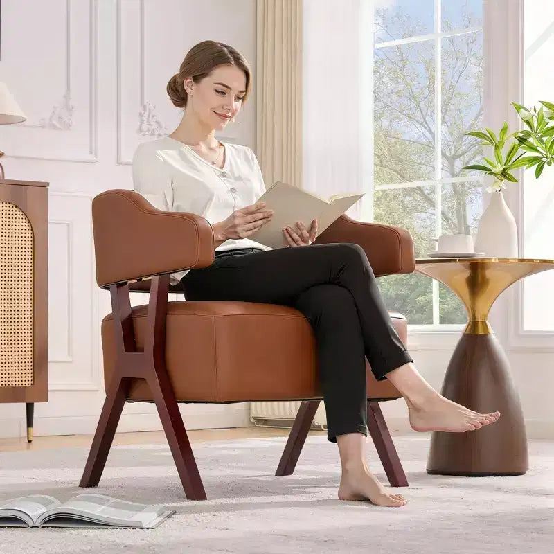 Chaise d'appoint rembourrée de style milieu de siècle avec assise revêtue de similicuir