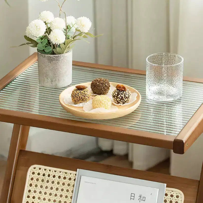 Table d'appoint bohème en bambou et rotin avec plateau en verre