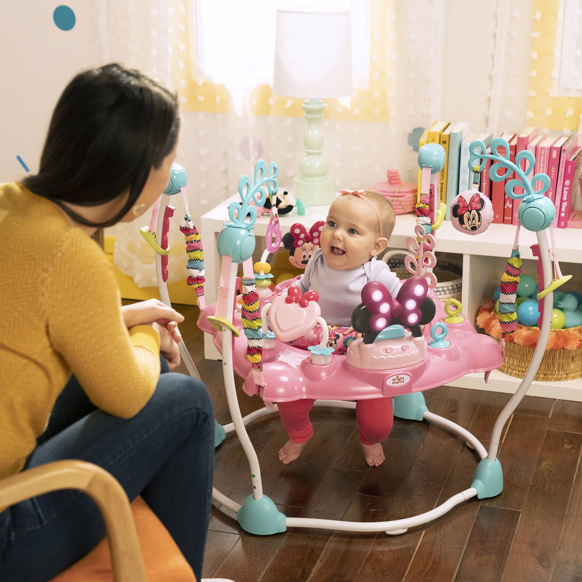 Bright Starts Minnie activiteitenstoel van opzij