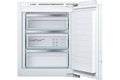 Witte Bosch GIV11AFE0 inbouwvriezer in de keuken