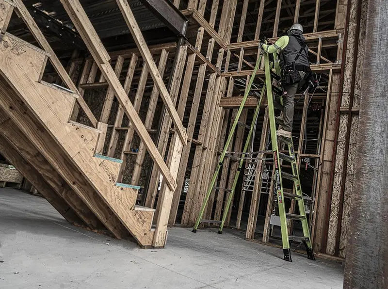 Little Giant Sentinel omgebouwd tot aanbouwladder tegen de muur