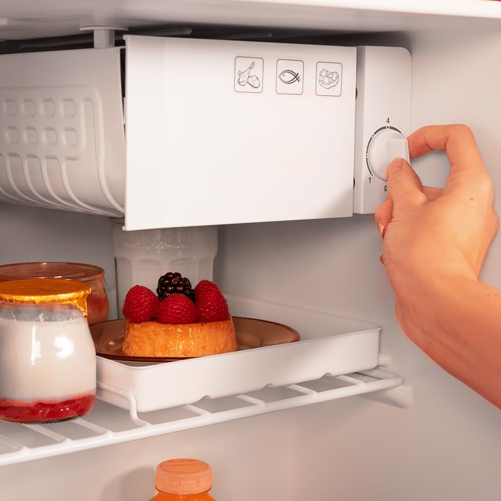 Cecotec Mini Frigo Bolero CoolMarket TT Origin 45 Beige E. Réfrigérateur Hauteur 55cm et Largeur 44,7cm, Classe énergétique E, Bac à Glace et Poignée Chromée, Beige