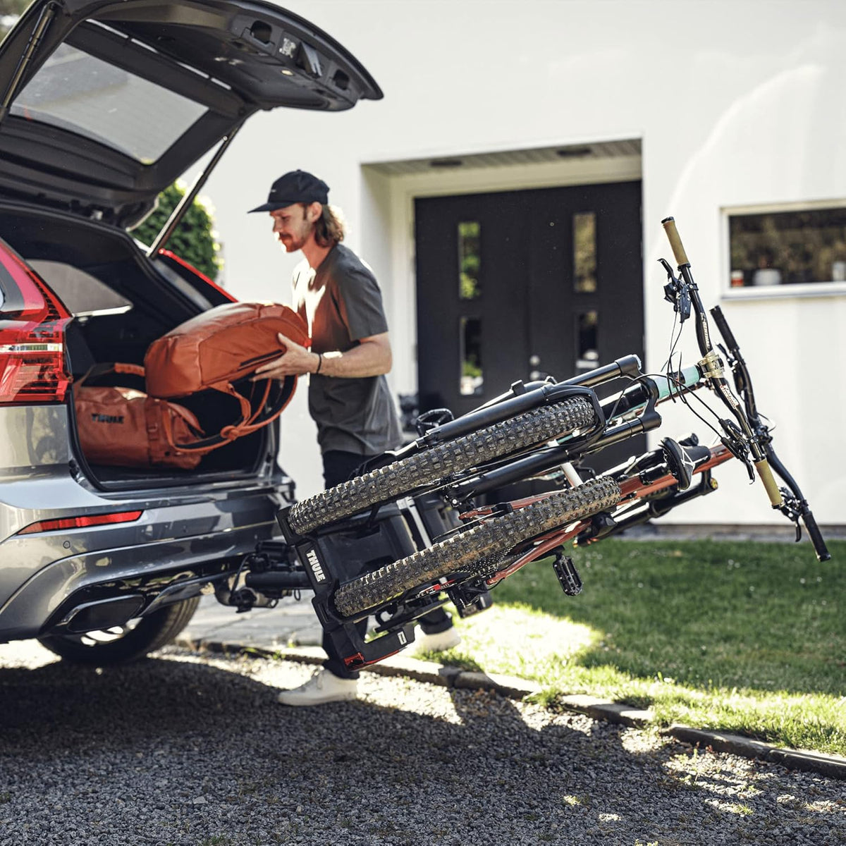 Bevestiging aan de trekhaak van de auto