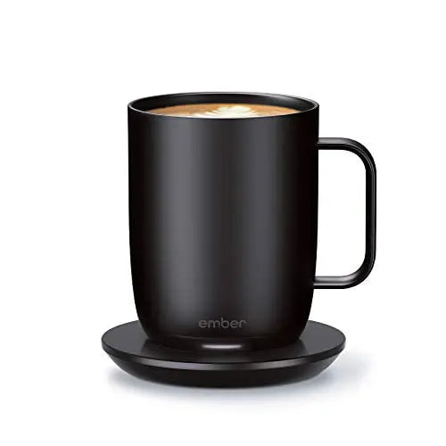 Ember Mug 2 zwarte verwarmde mok op het oplaadstation
