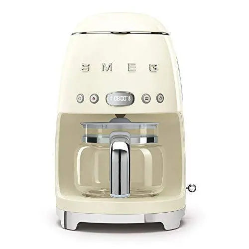 Smeg retro filterkoffiemachine in crèmekleur vooraanzicht