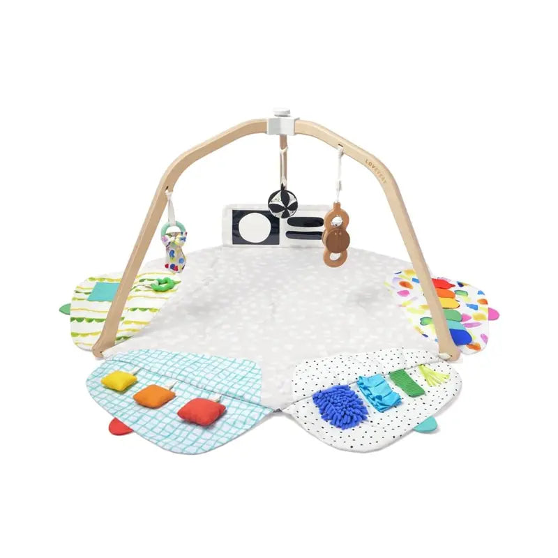 Lovevery Play Gym speelgym met baby, overzicht op hoofdaanzicht