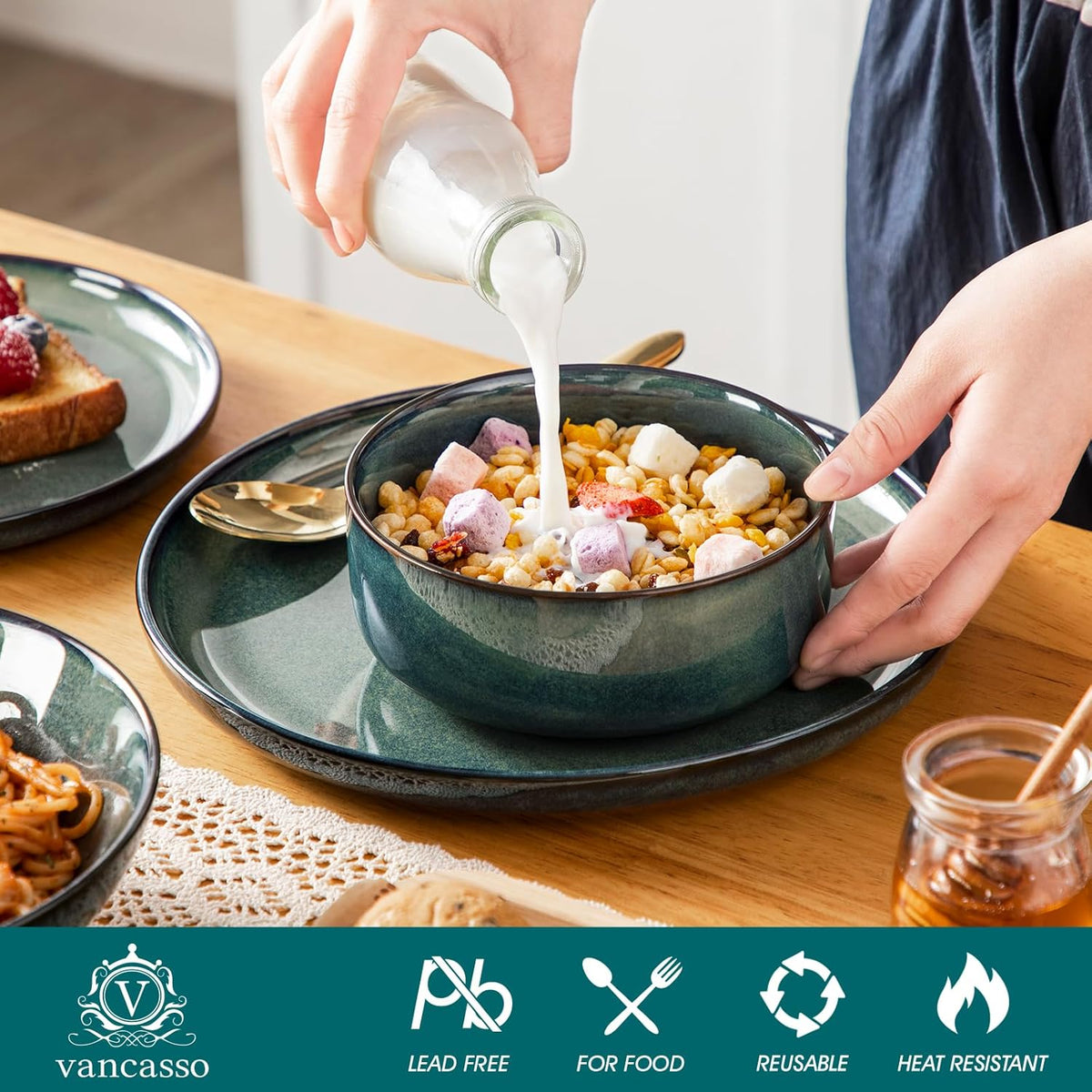 vancasso Série STARRY Service de Table 24 Pièces en Grès, Service Vaisselle 6 Personnes, avec 6 Assiettes Plates, 6 Assiettes à Dessert, 6 Assiettes Creuses, 6 Bols à Céréales, Vert à émail Réactif