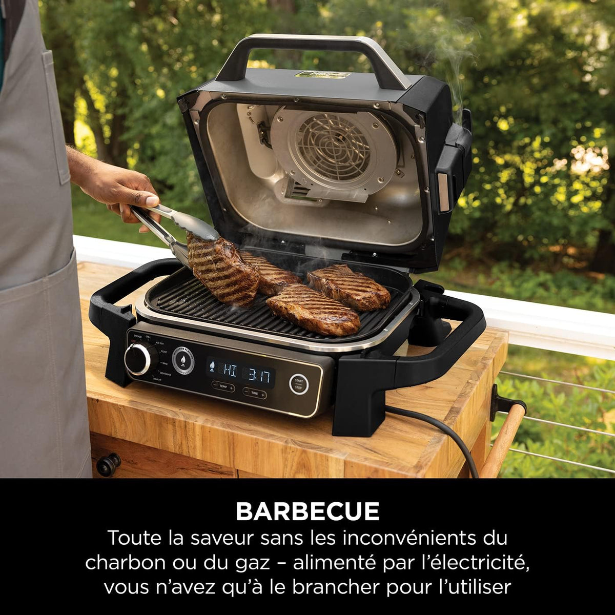 Ninja Woodfire barbecue électrique, grill, fumoir & air fryer, barbecue extérieur 7 en 1, grill, air fryer, fumer, r?tir, four, résistant aux intempéries, antiadhésif, portatif, gris/noir OG701EU