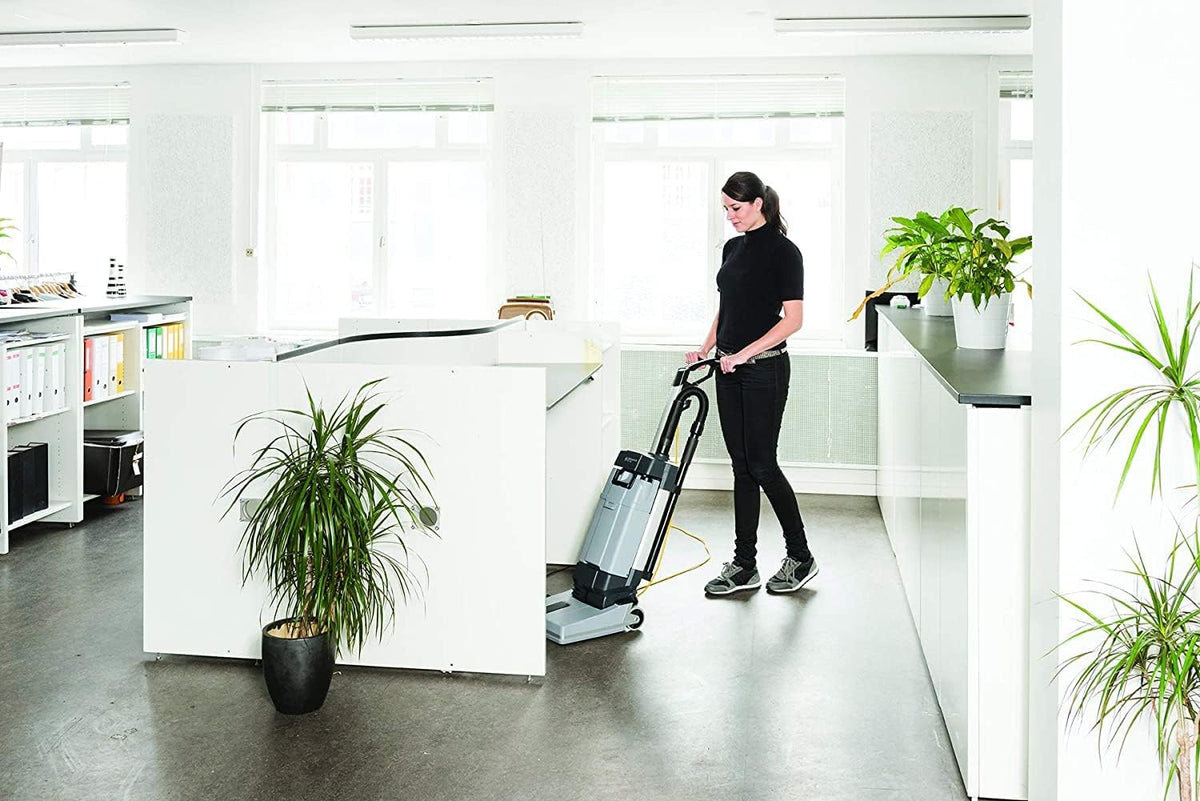 Nilfisk Machine à récurer SC100 E (nettoyage en profondeur dans les zones étroites  2 quantités d'eau  largeur de frottement 31 cm  appareil de nettoyage) 107408100