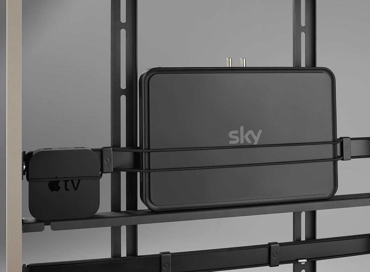 Support TV universel Falcon de One For All – écran de 32 à 70 pouces – Tous types de téléviseurs – VESA 400 x 400 – Dispositif de fixation pour barre de son intégré – Design élégant – WM7842