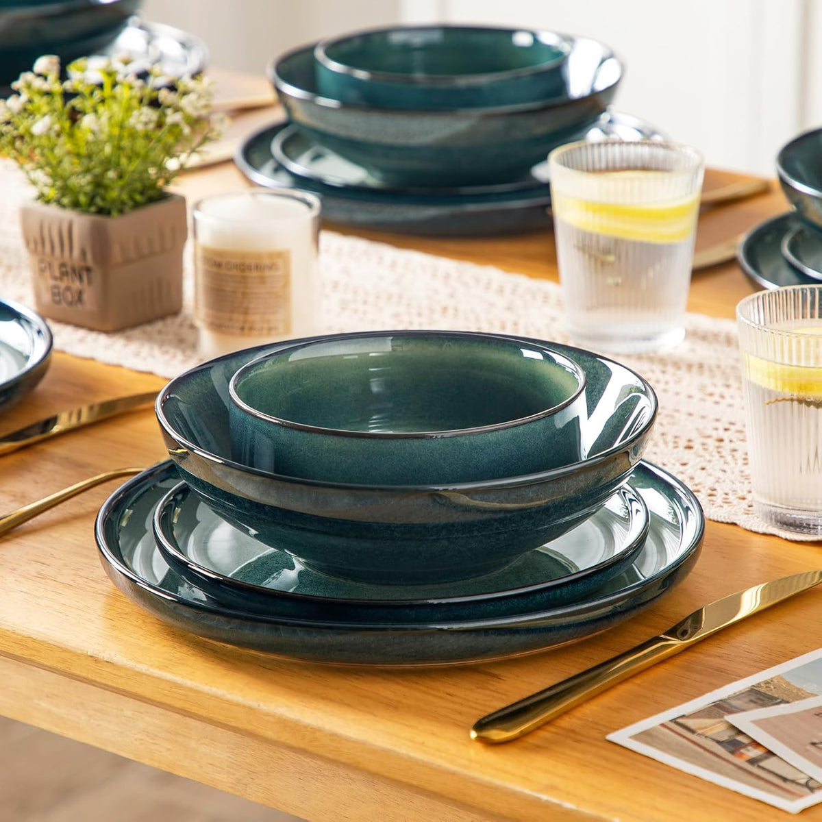 vancasso Série STARRY Service de Table 24 Pièces en Grès, Service Vaisselle 6 Personnes, avec 6 Assiettes Plates, 6 Assiettes à Dessert, 6 Assiettes Creuses, 6 Bols à Céréales, Vert à émail Réactif