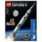 Saturn V model op standaard als display in de verzameling
