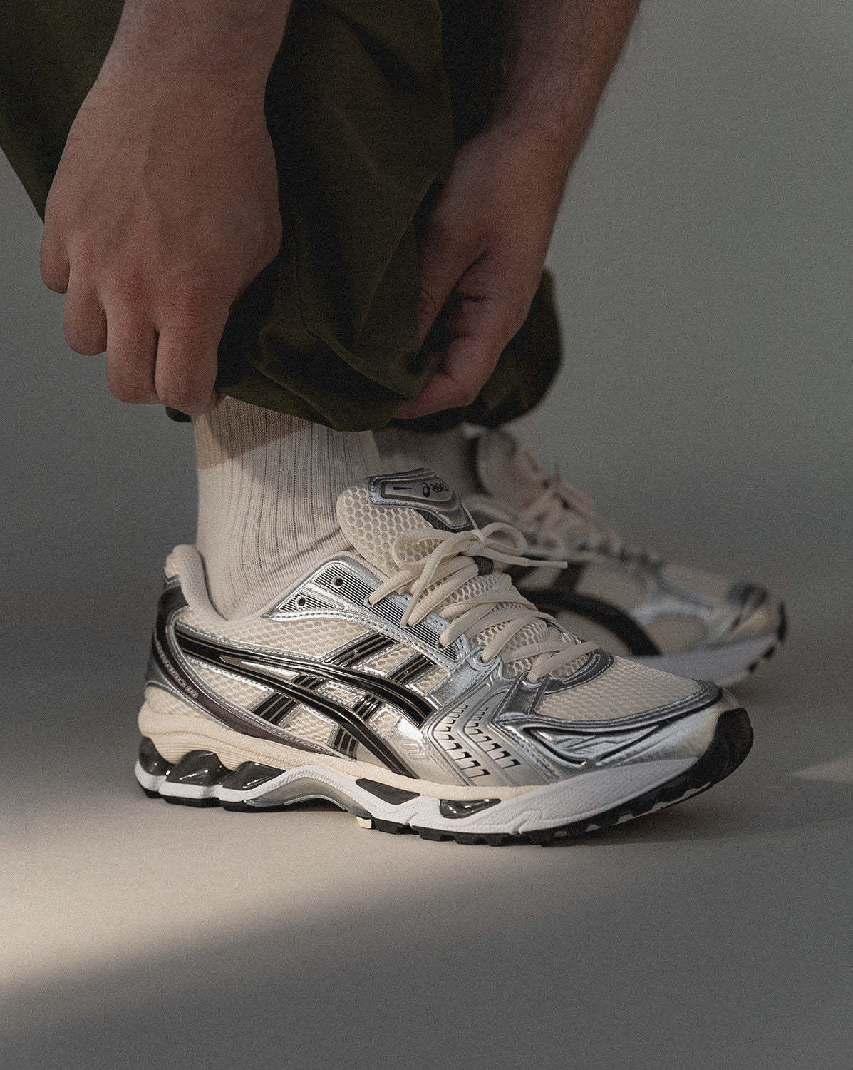 Asics GEL-Kayano 14 retro sneaker, compleet paar gepresenteerd