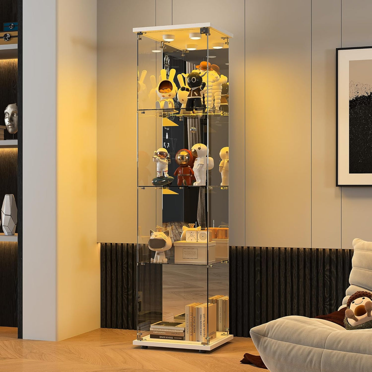 BPKADHY Vitrine sur pied en verre à 4 couches - 1 porte - Lampe LED et serrure avec paroi arrière miroir - Armoire de salon pour objets de collection et livres - Blanc
