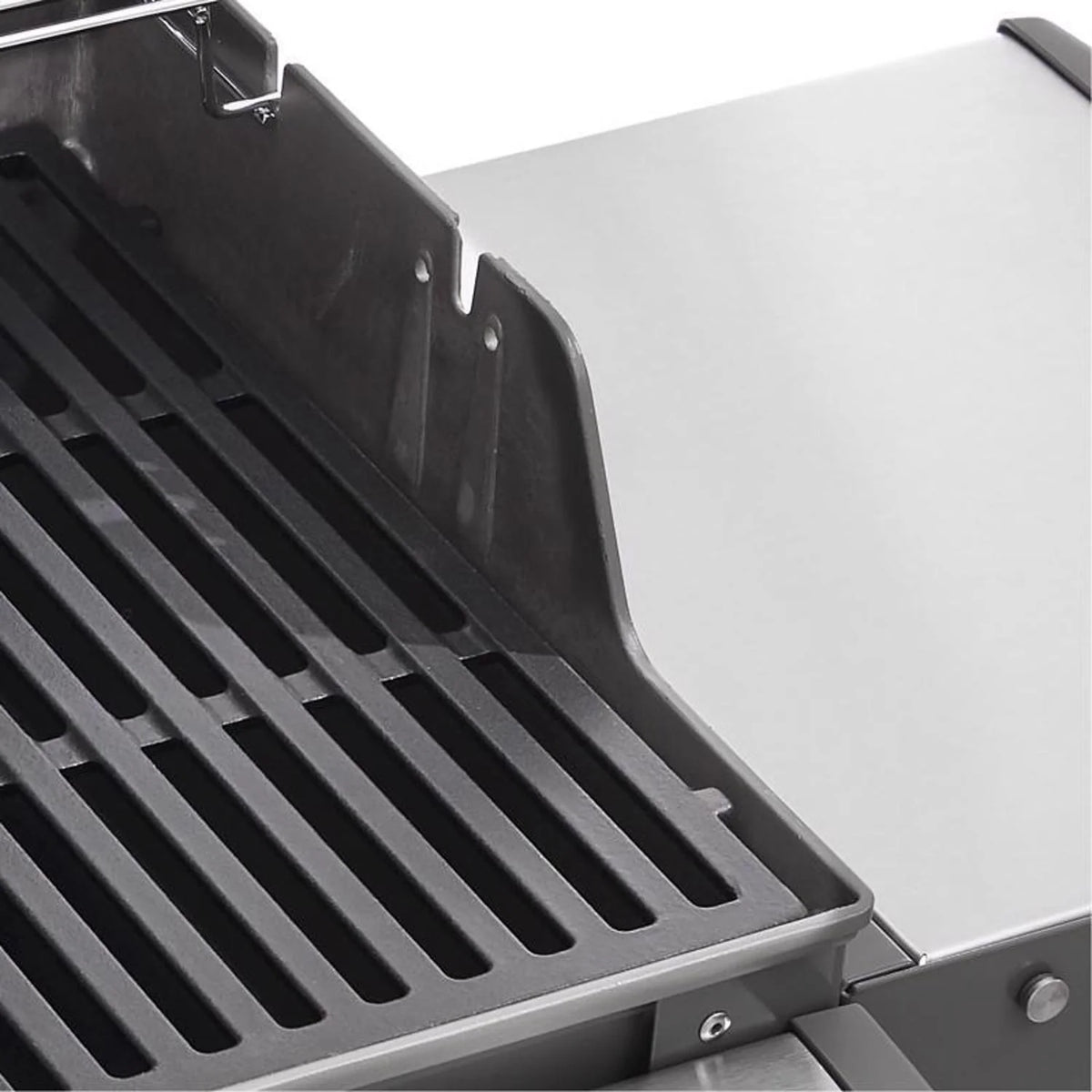 Deckelthermometer an der Front des Grills
