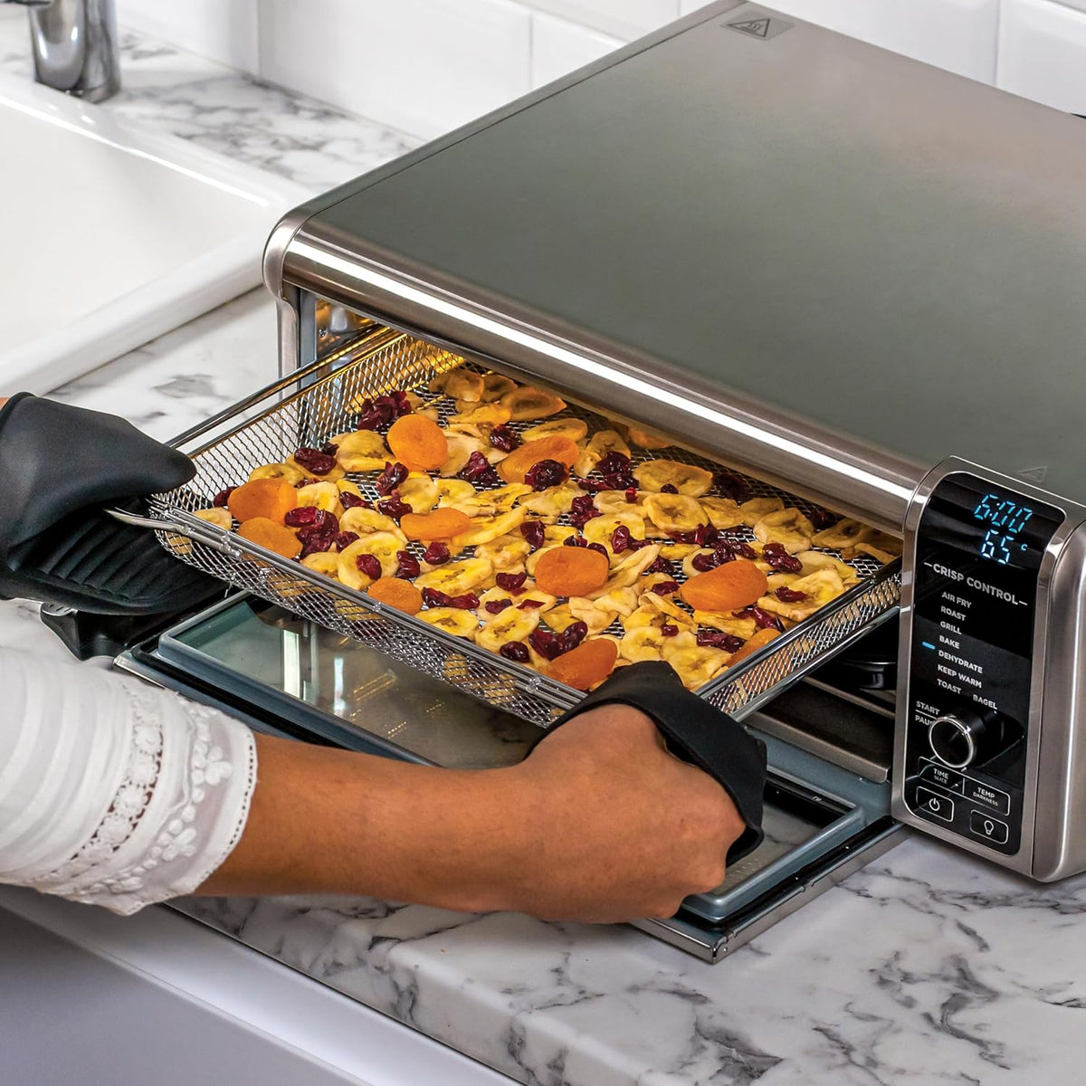 Ninja Foodi Four Multifonctions 8-en-1, Mini four portable, surfaces de travail, four multifonctions avec 8 fonctions de cuisson ; Air Fry, R?tir, Griller, Cuire et plus encore. Argent/Noir SP101EU