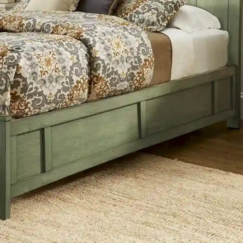 Ediline Antique-finish Scalloped Panel Bed by iNSPIRE Q Classic