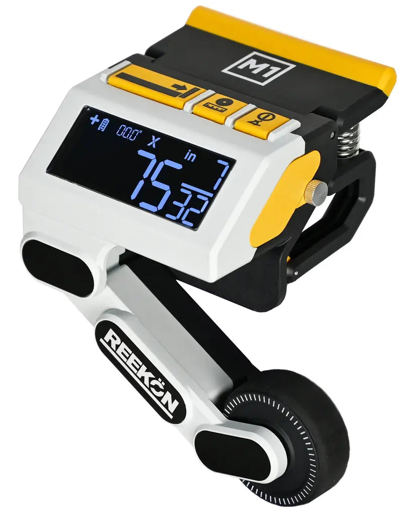REEKON M1 Caliber digitale meetlat gemonteerd op een zaaggeleider