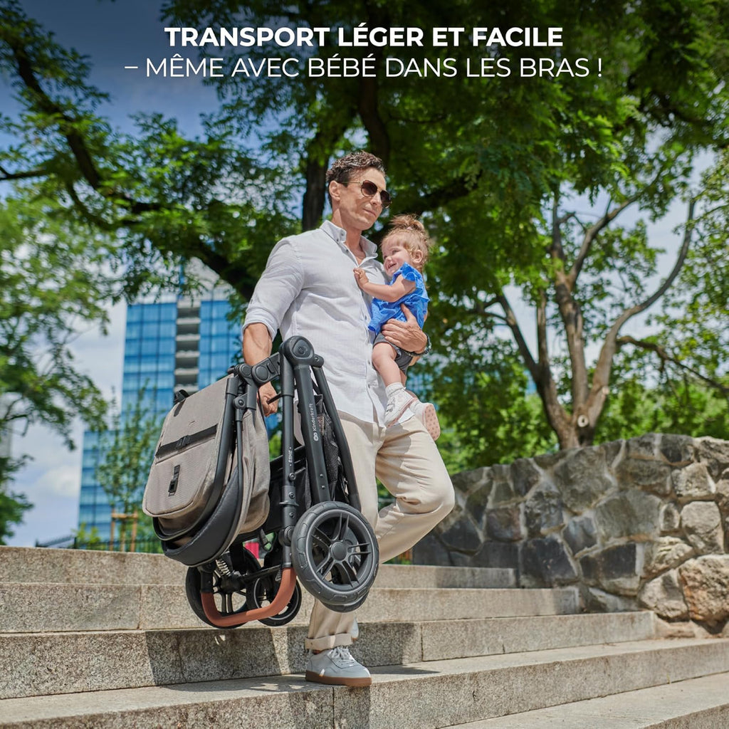 Compact opgevouwen kinderwagen in de kofferbak
