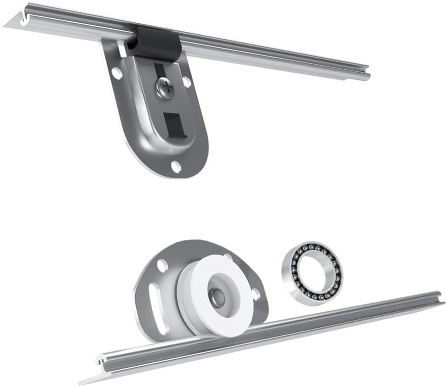Geräumige Schubladen mit Metallgriffen