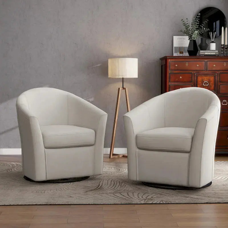 Fauteuil naast de salontafel in interieurstyling