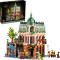 LEGO Icons Boutique Hotel 10297 met driehoekige gevel en koepel