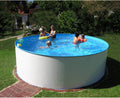 Stahlwandpool Bologna rund im Garten aufgestellt